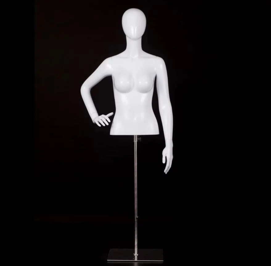 Модель женской полуфигуры (несущая конструкция) Модель женской полуфигуры (несущая конструкция)